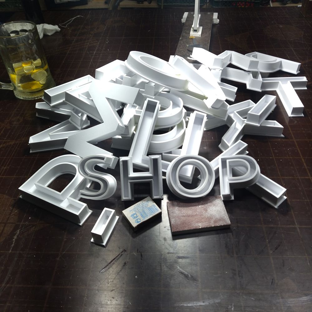 Наружняя, интерьерная реклама